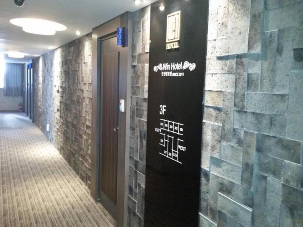 Geoje Win Hotel Bagian luar foto