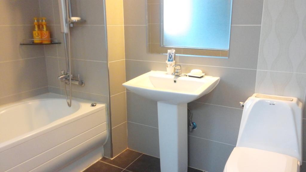 Geoje Win Hotel Bagian luar foto